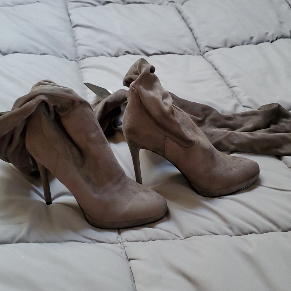 THIGH HIGH SUEDE BOOTS